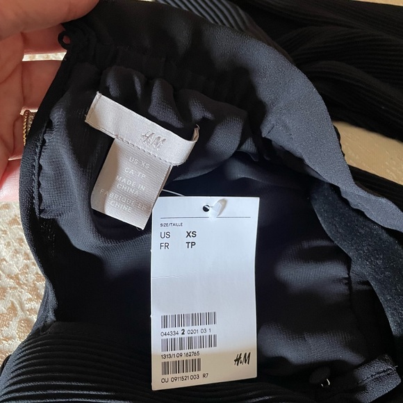 BNWT WOMENS H&M PLEATED DRESS, SIZE XS - Picture 11 of 12
